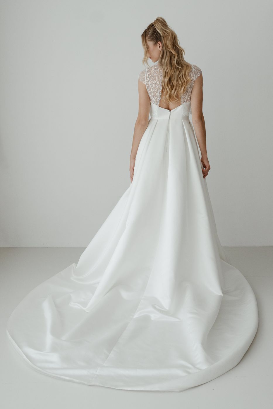 Brautkleid mit Schleppe
